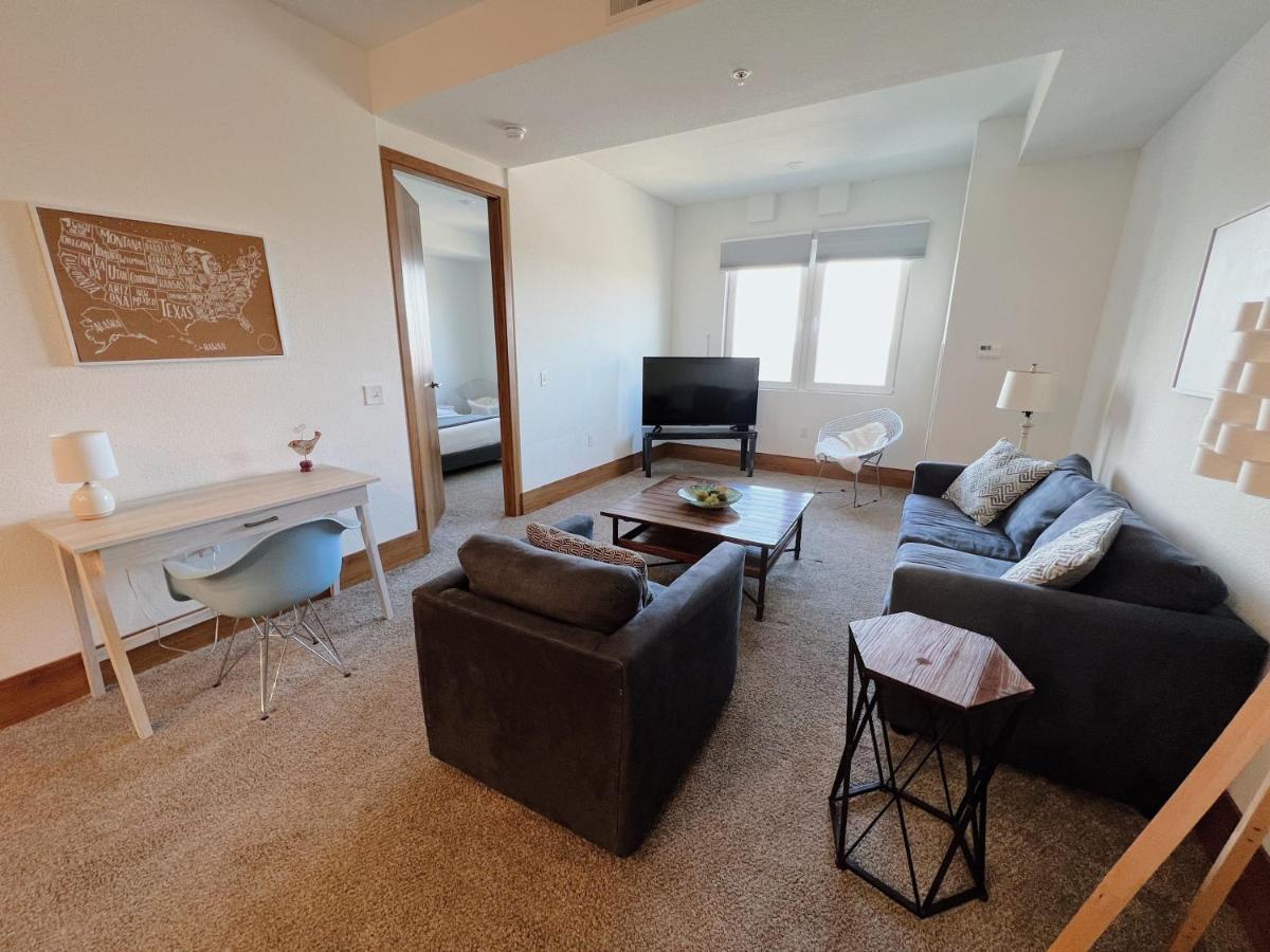 2Br Suite At The Grand Castle Pool Gym & Parking แกรนด์วิลล์ ภายนอก รูปภาพ